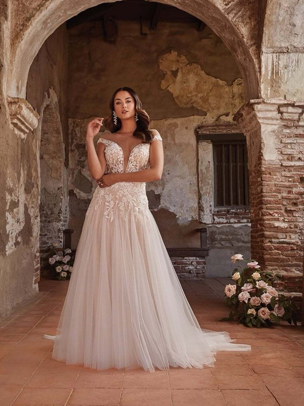 Casablanca Bridal Lena Wedding Dress size 18 Inis tulle beaded lace